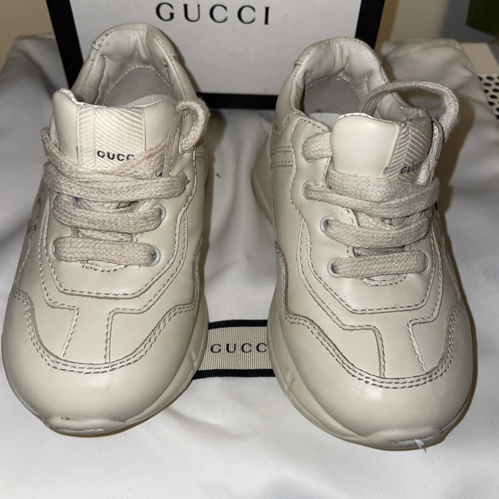Toddler Rhyton Gucci logo leather sneaker

Size 21. Does not come with box
